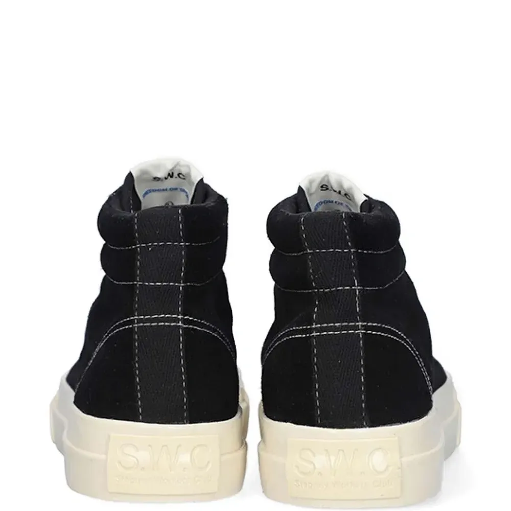 Высокие кроссовки