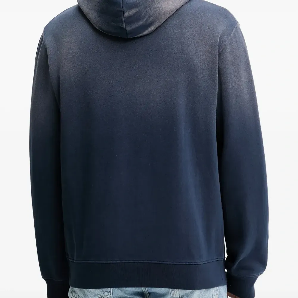 Худи с выцветшим эффектом