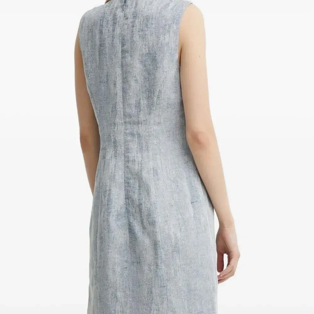 Платье мини без рукавов