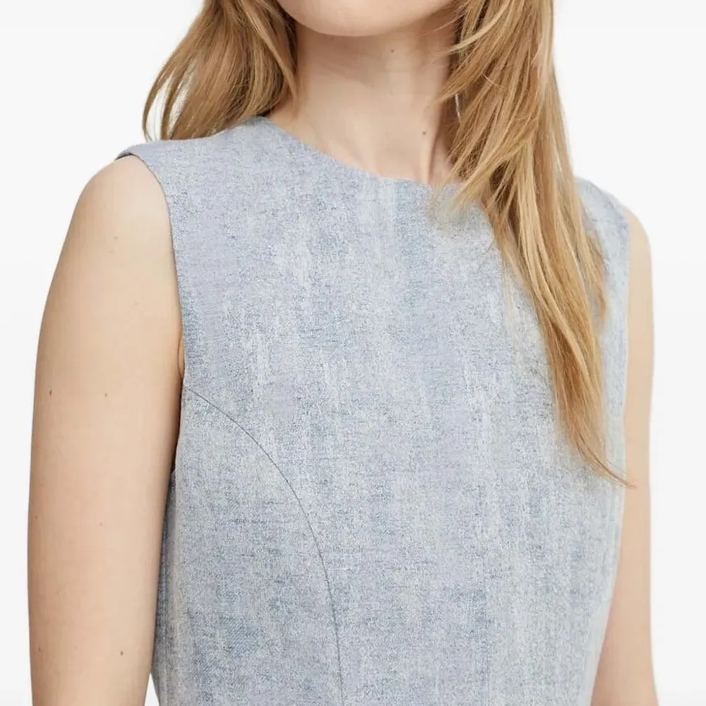 Платье мини без рукавов