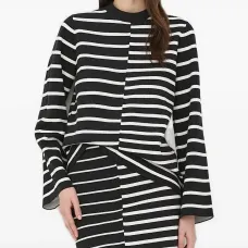 Полосатый свитер с круглым вырезом