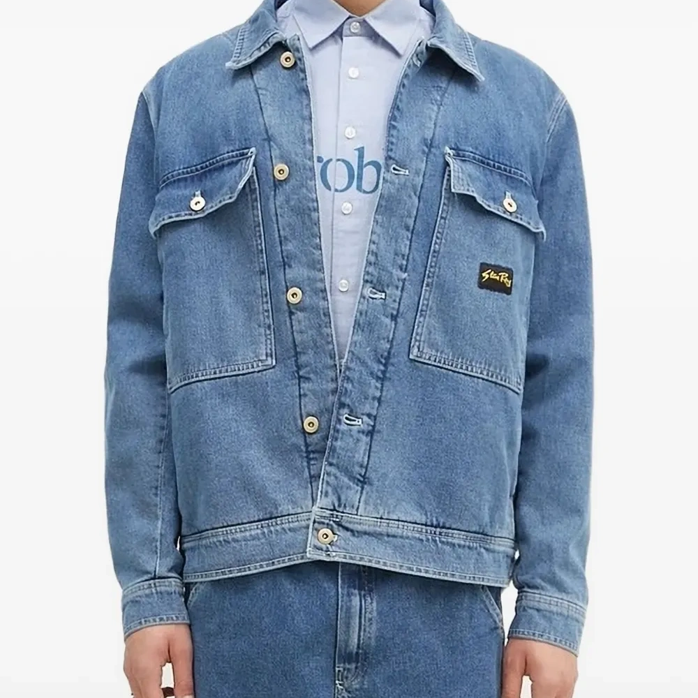 Джинсовая куртка с карманами