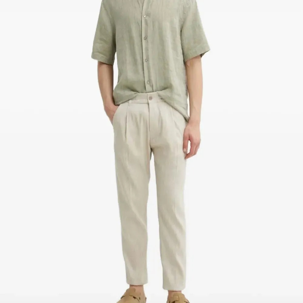 Льняная рубашка с короткими рукавами