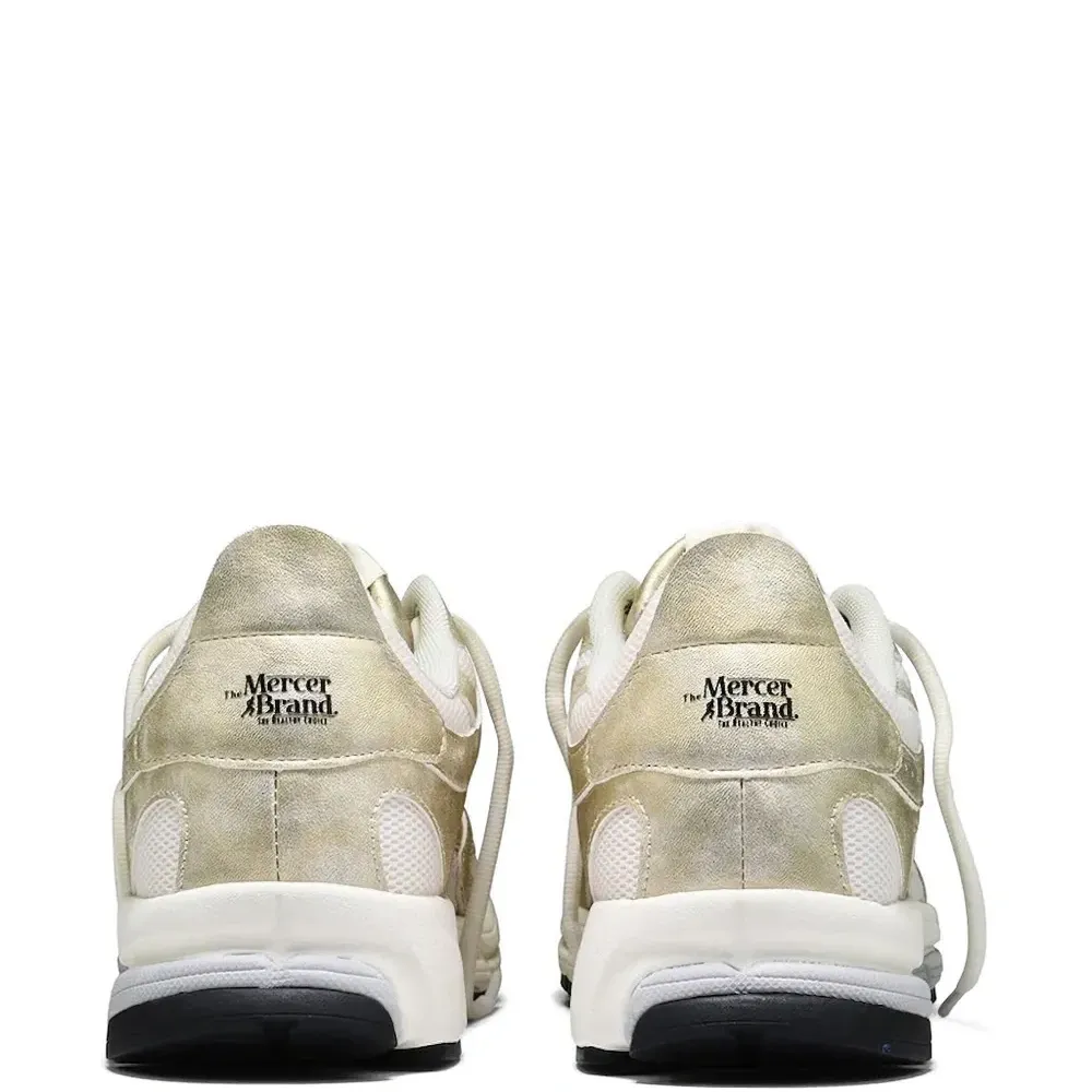 Кроссовки с сетчатыми вставками Кроссовки с сетчатыми вставками