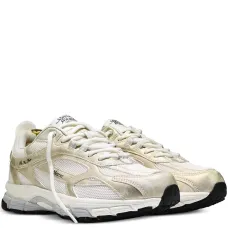 Кроссовки с сетчатыми вставками Кроссовки с сетчатыми вставками