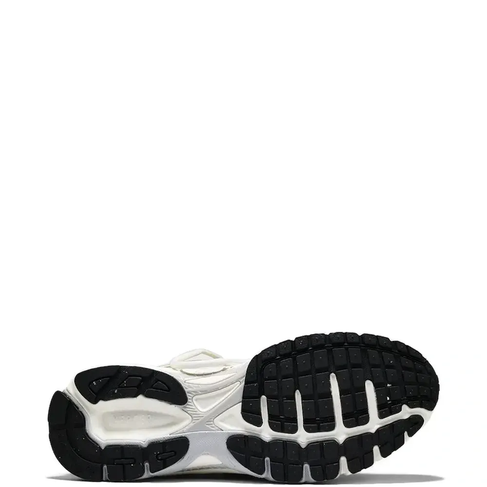 Кроссовки с сетчатыми вставками Кроссовки с сетчатыми вставками