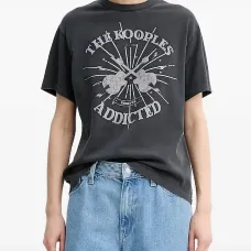 Футболка с графичным принтом Футболка с графичным принтом