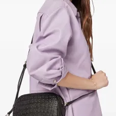 Сумка через плечо с тисненым логотипом