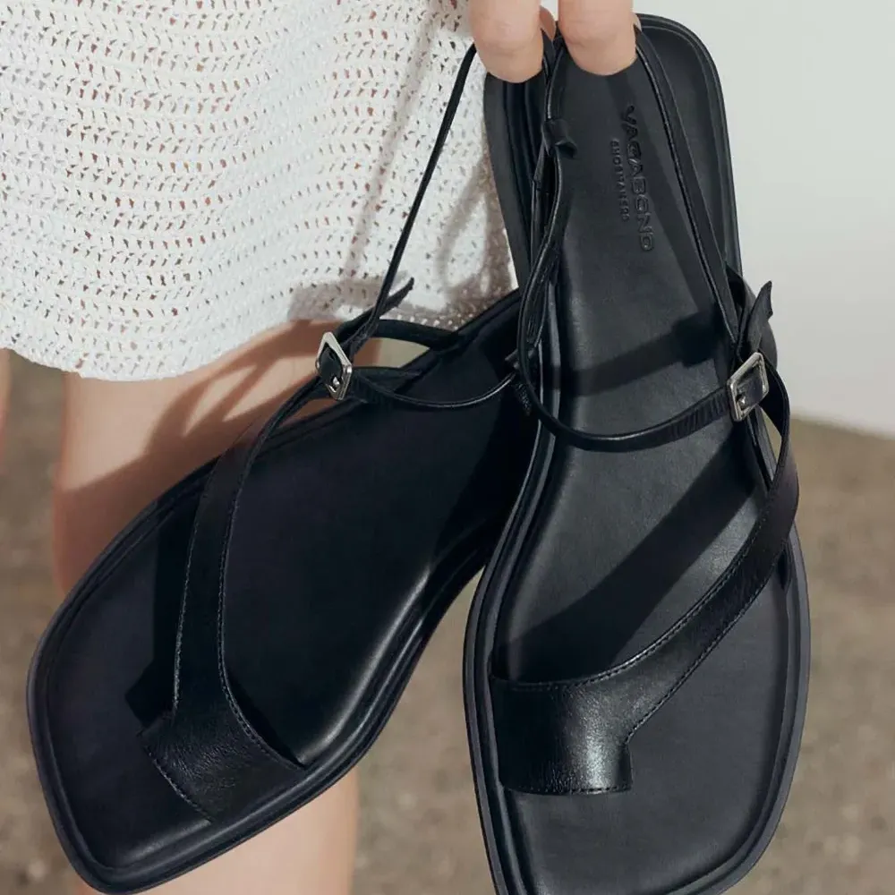 Сандалии с пряжками Сандалии с пряжками