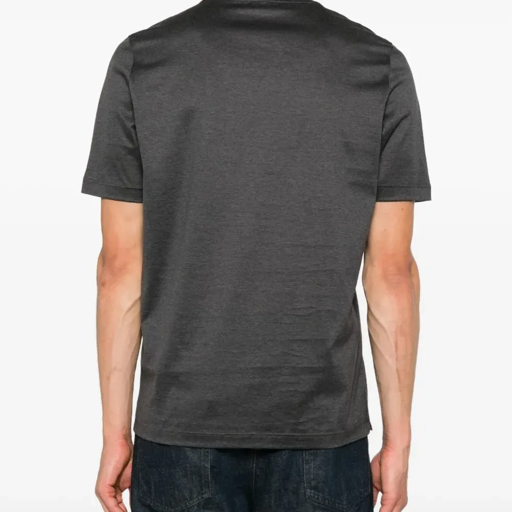 Футболка с круглым вырезом