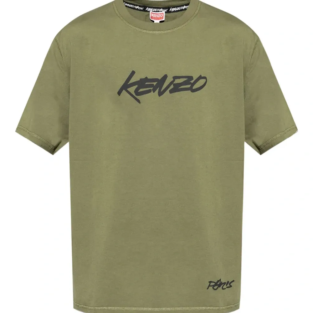 футболка с логотипом