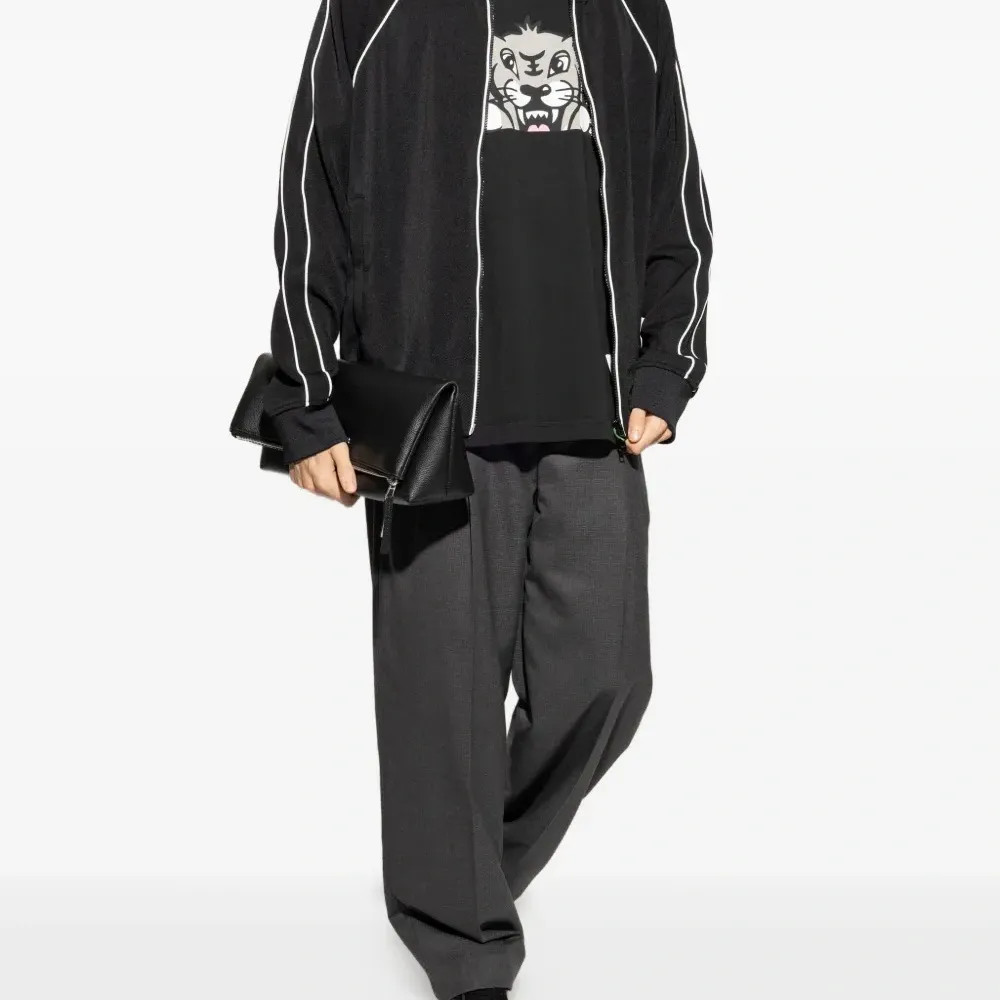 футболка с круглым вырезом