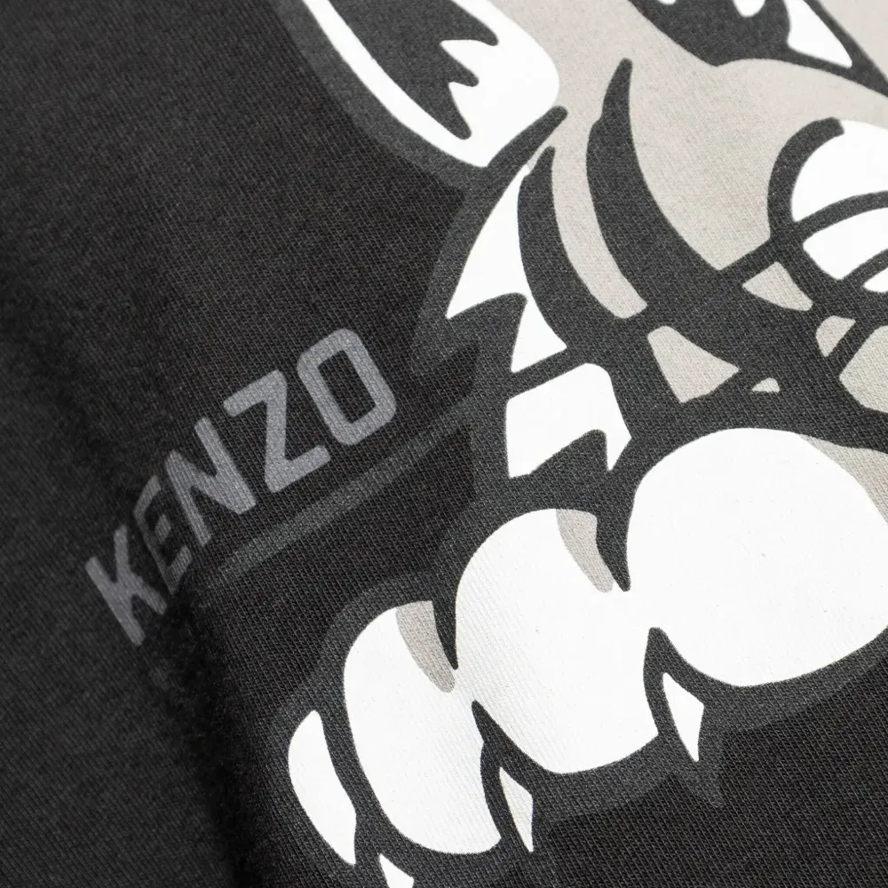 футболка с круглым вырезом