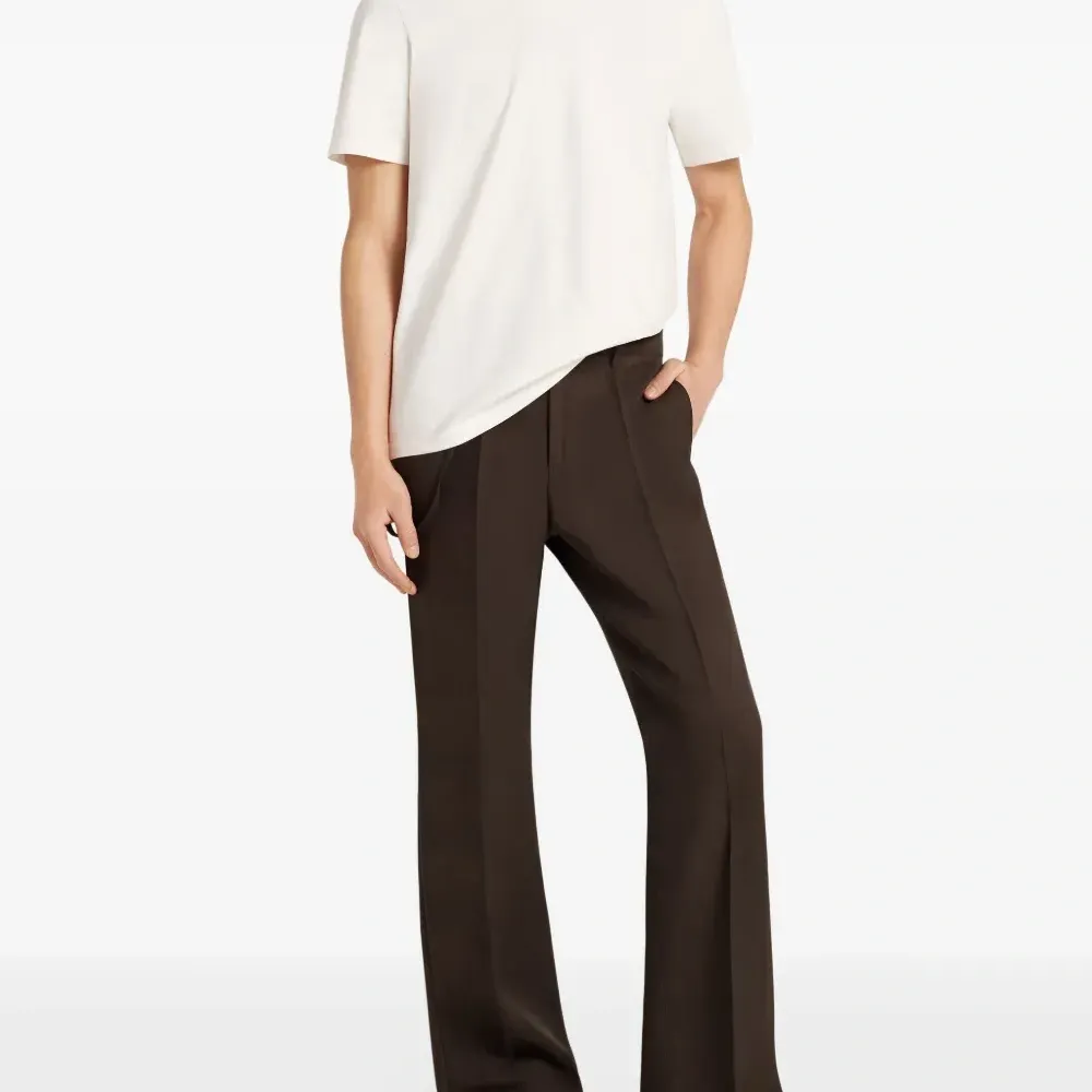 Футболка с вышитым логотипом Футболка с вышитым логотипом