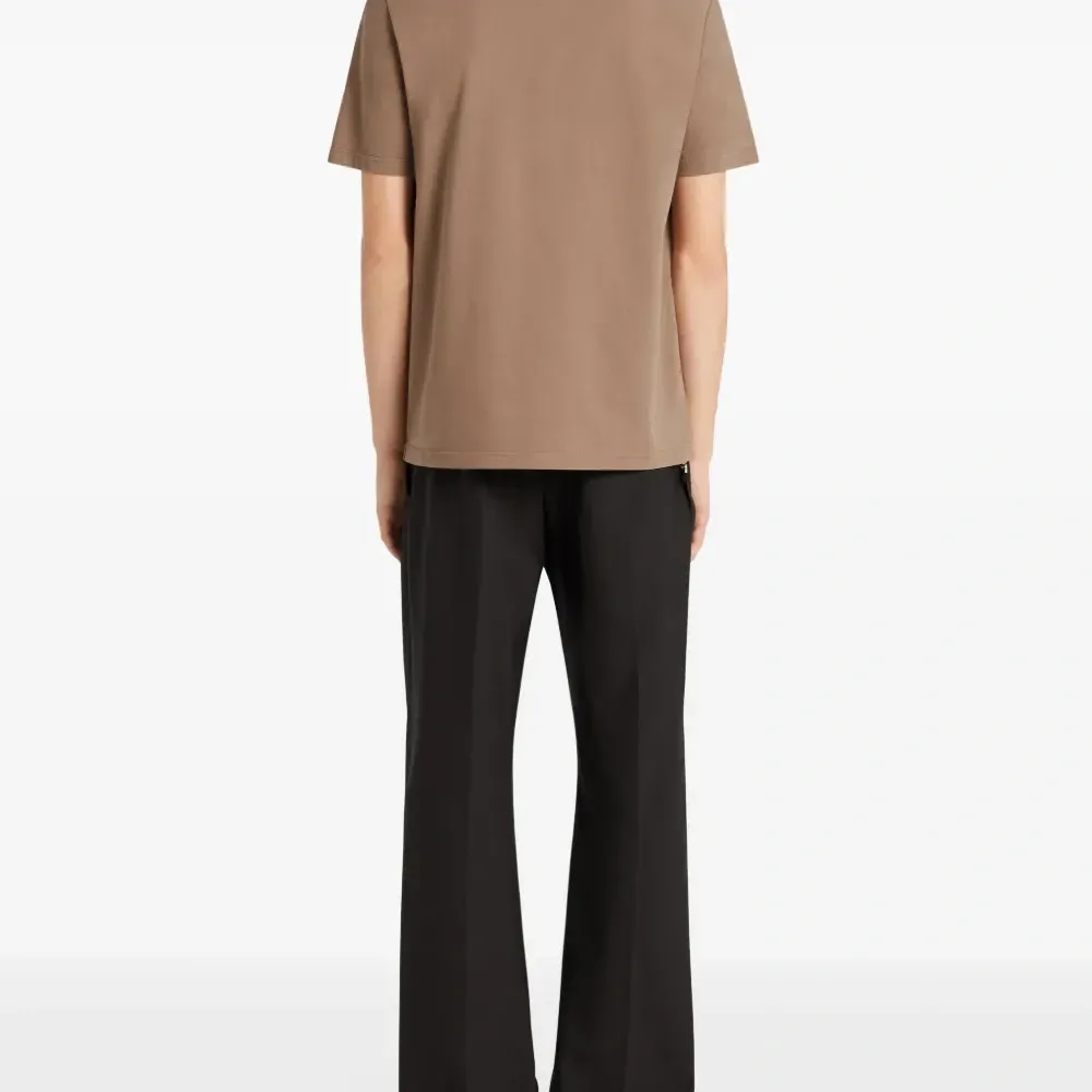 Футболка с вышитым логотипом