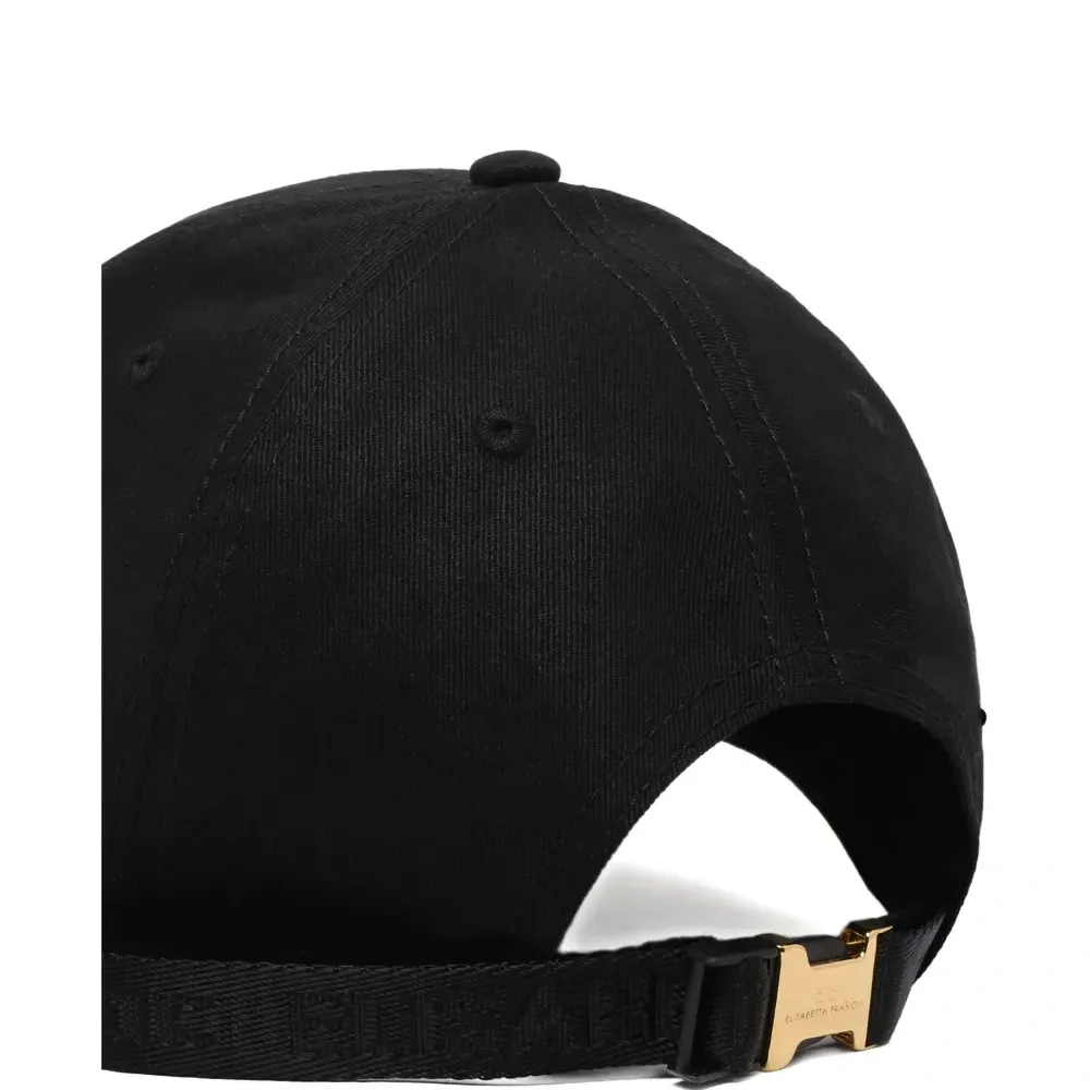 Бейсболка с вышитым логотипом