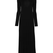 Платье с высоким воротником и длинными рукавами