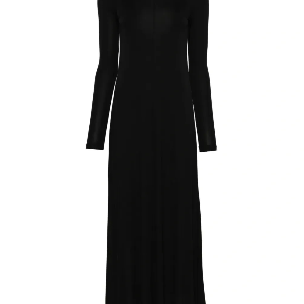 Платье с высоким воротником и длинными рукавами