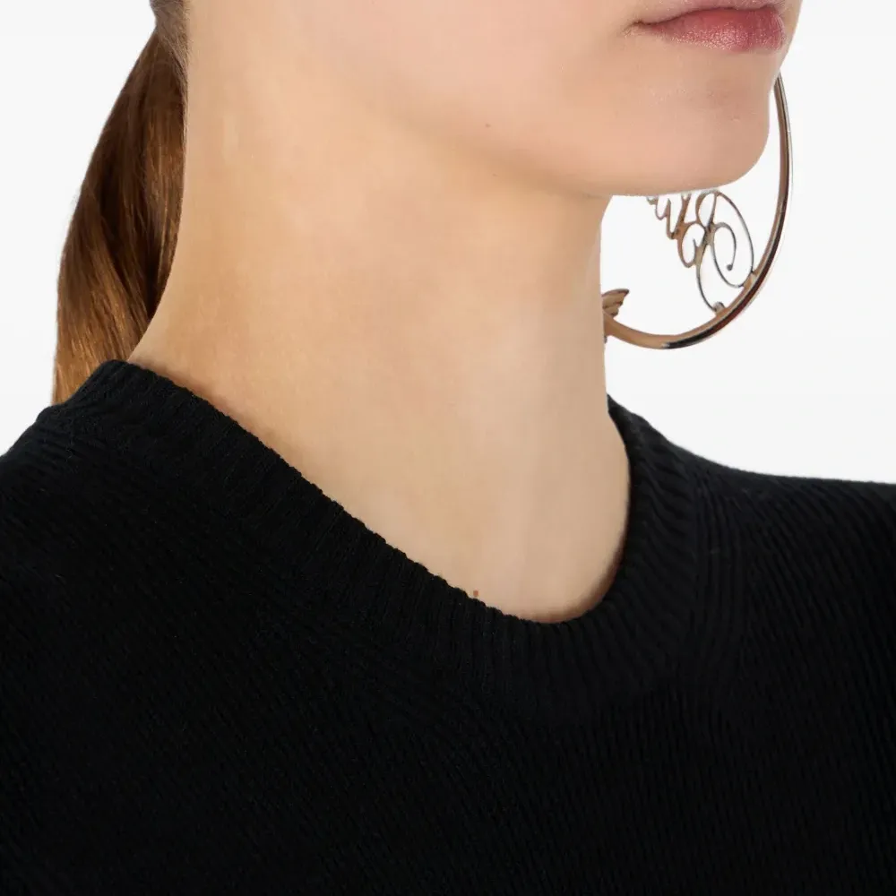 серьги с логотипом