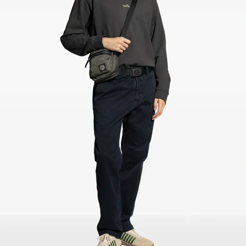 толстовка с вышитым логотипом