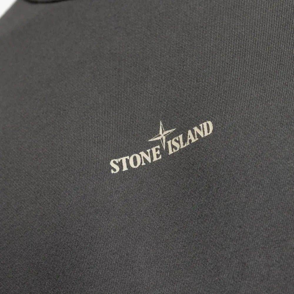 толстовка с вышитым логотипом