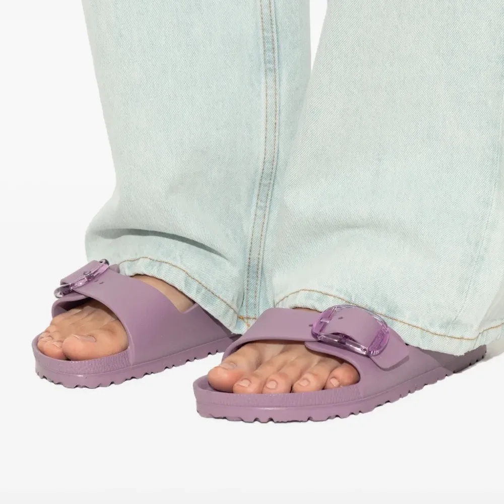 Шлепанцы Arizona с пряжками