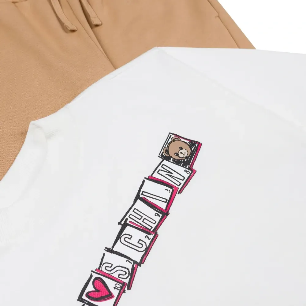 комплект из толстовки и брюк широкого кроя с графичным принтом