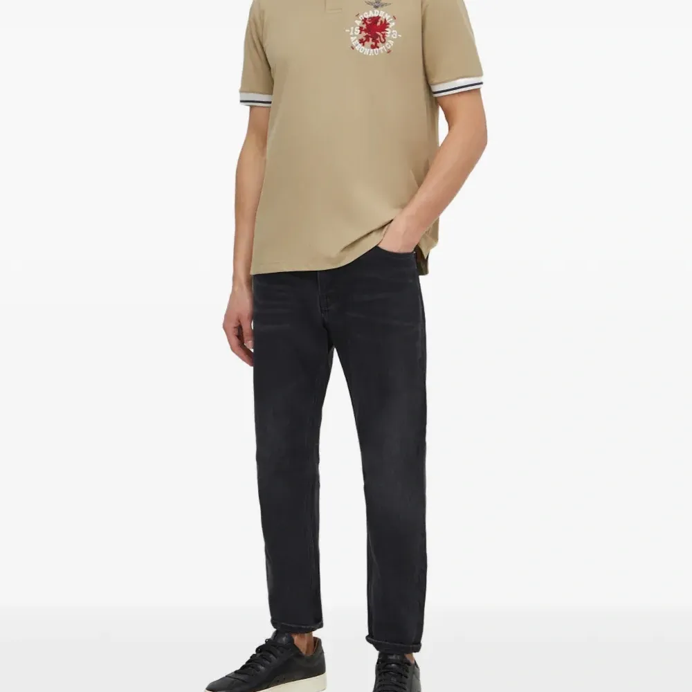 Вышитое поло