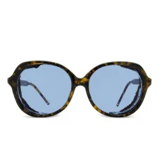 солнцезащитные очки в квадратной оправе