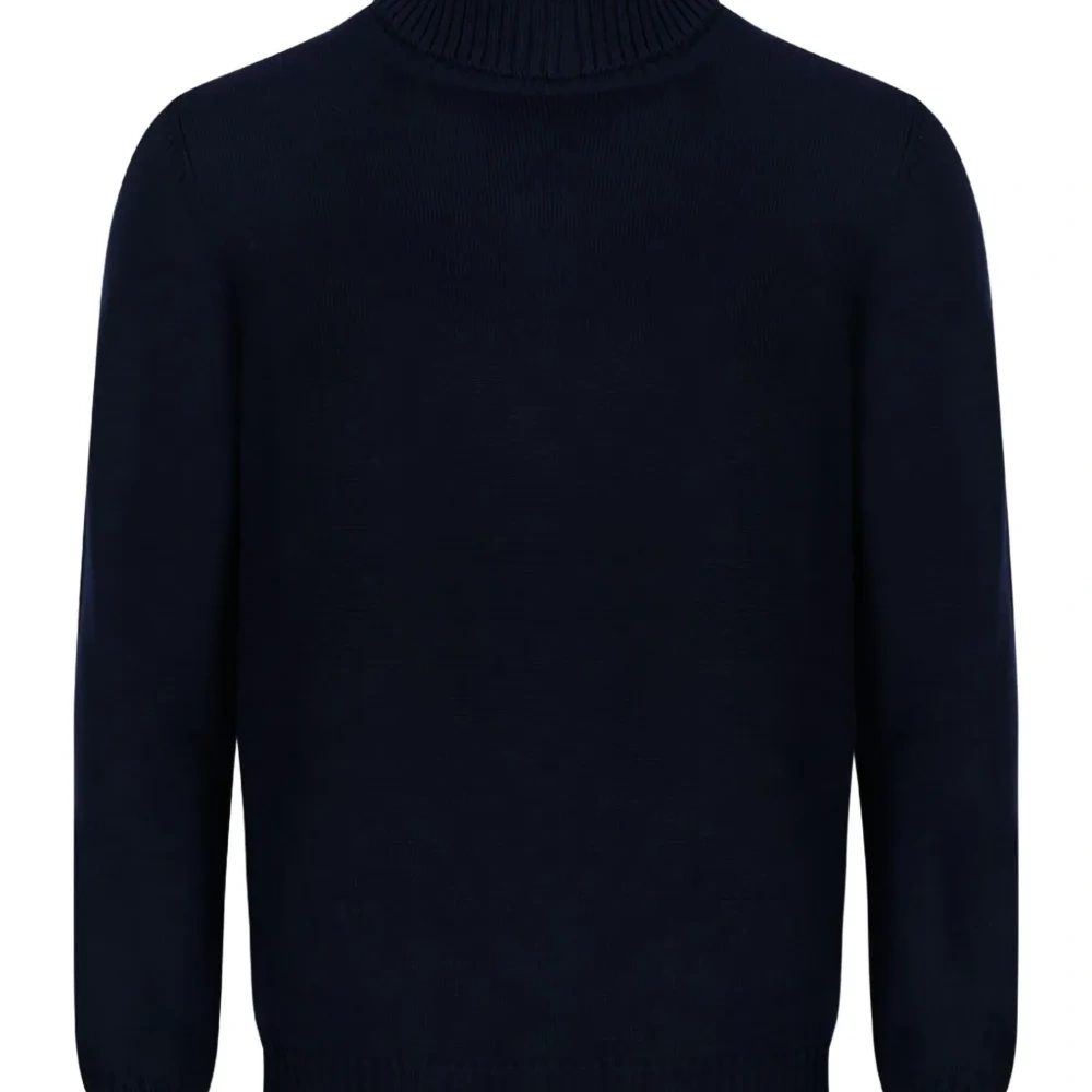 Свитер с высоким воротником