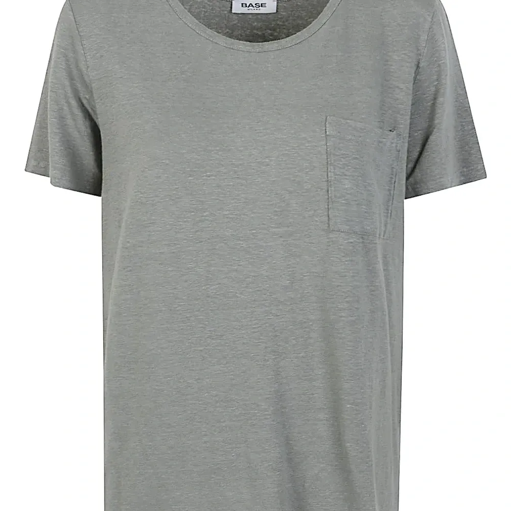 Футболка с накладным карманом