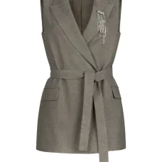 жилет с брошью