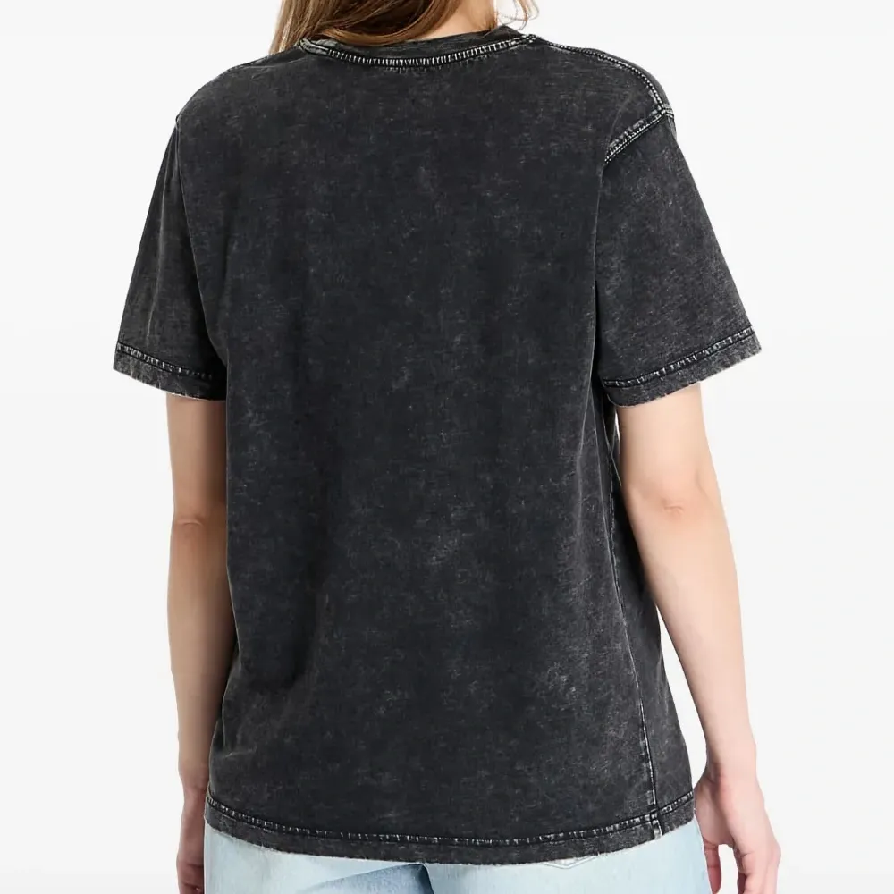 Футболка с вышитым логотипом