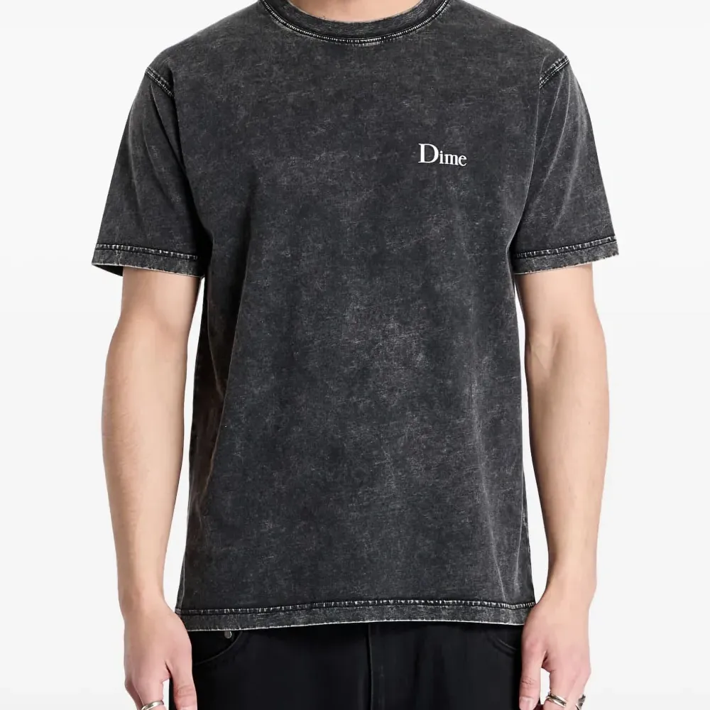 Футболка с вышитым логотипом