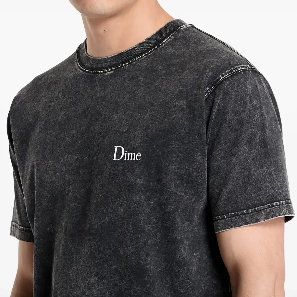 Футболка с вышитым логотипом