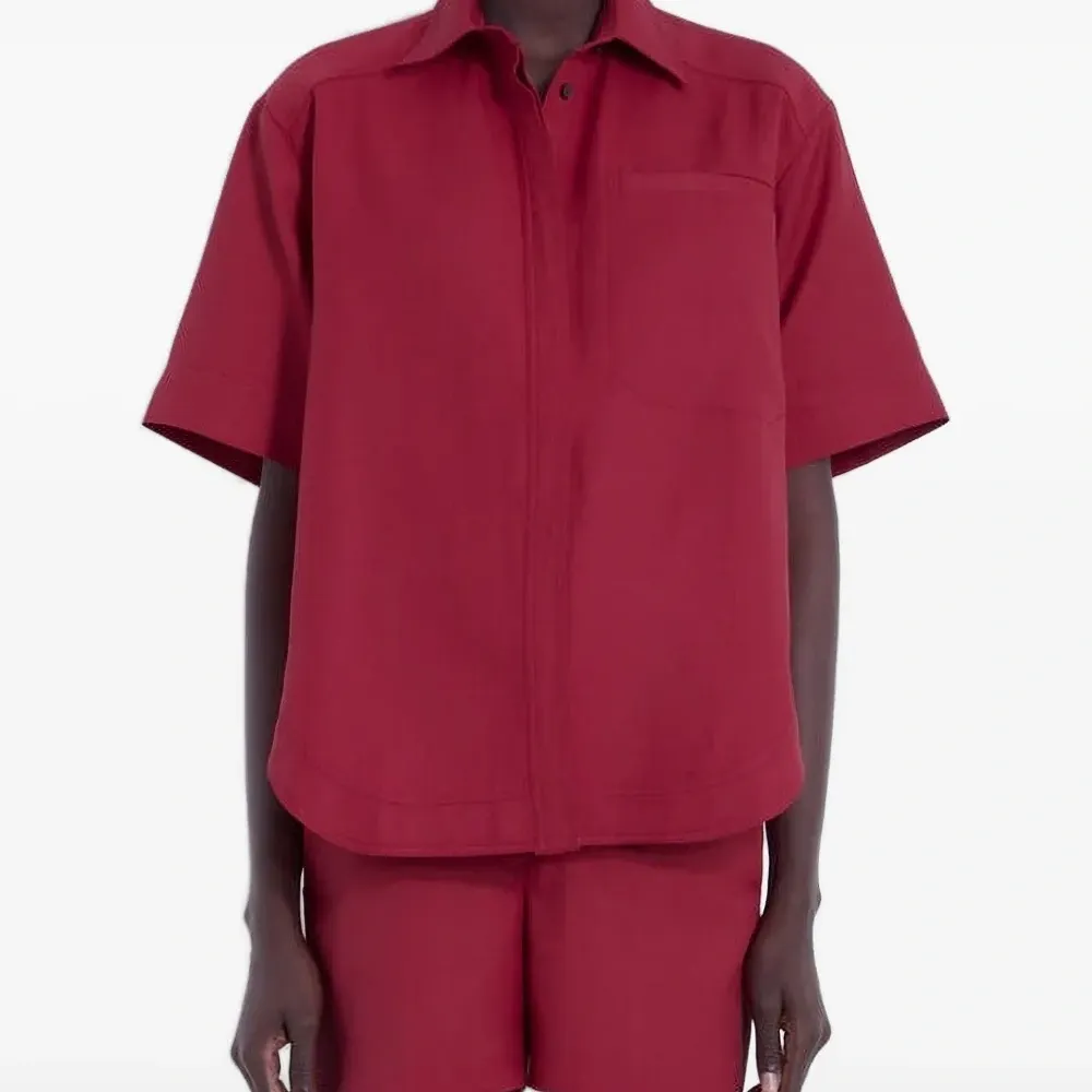 Рубашка с короткими рукавами и карманом