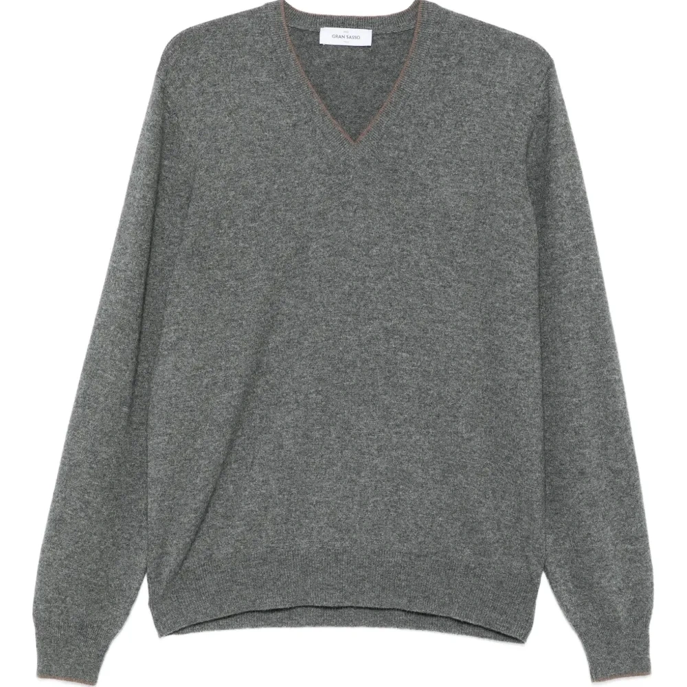 Свитер с V-образным вырезом