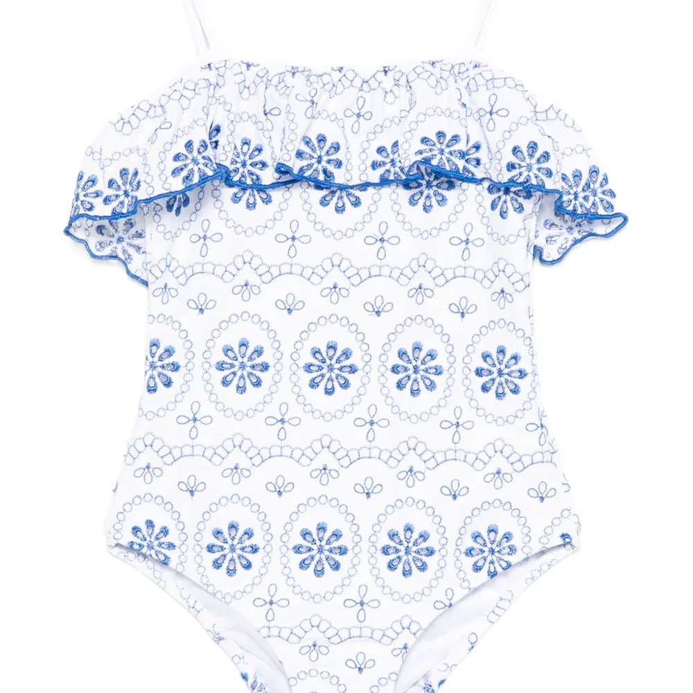 купальник с оборками и вышивкой