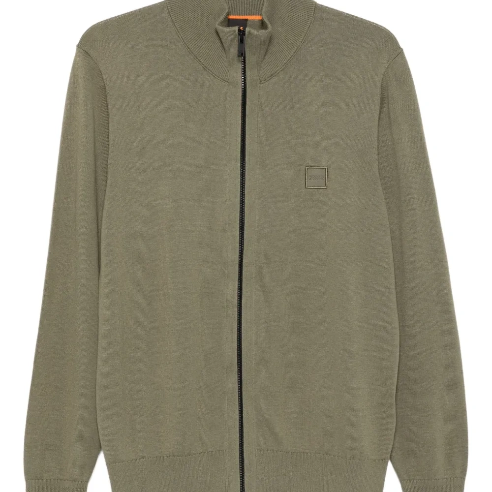 Кардиган с воротником на молнии и вышивкой