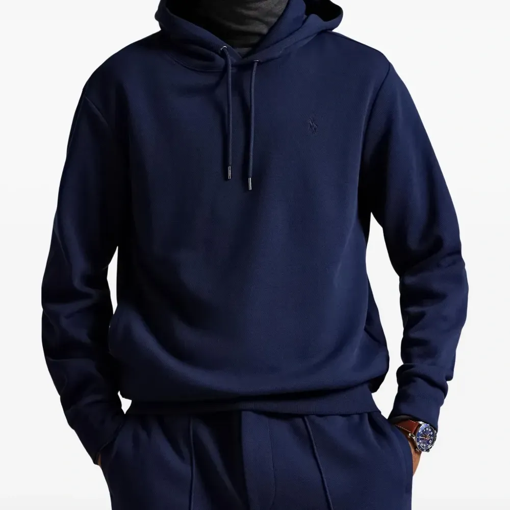 Худи с вышитым логотипом