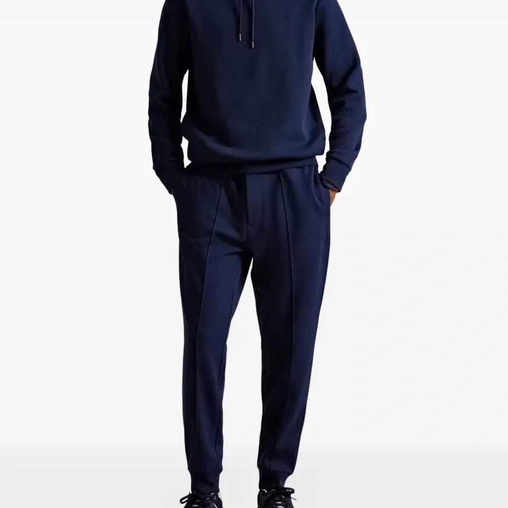 Худи с вышитым логотипом