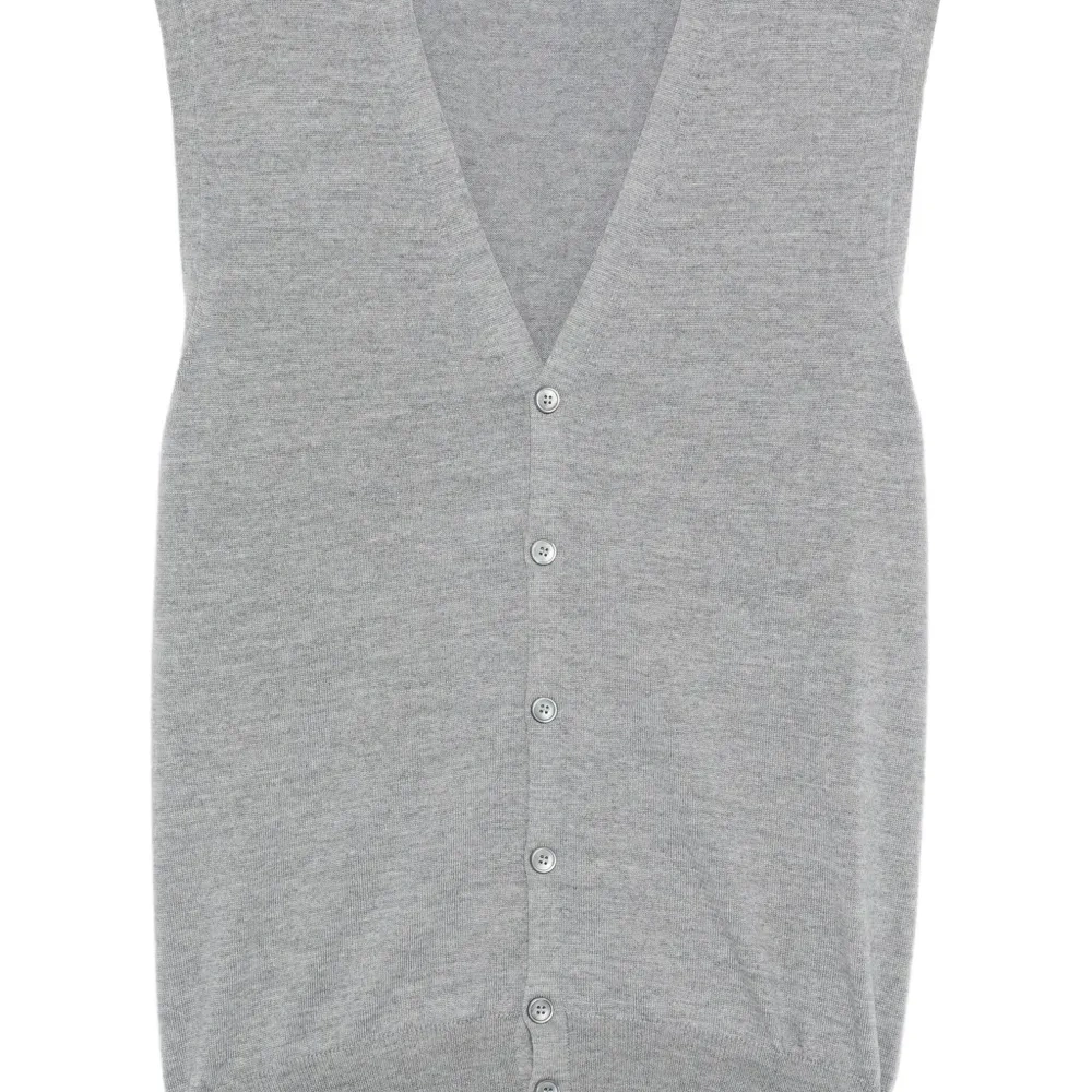 Шерстяной жилет с V-образным вырезом