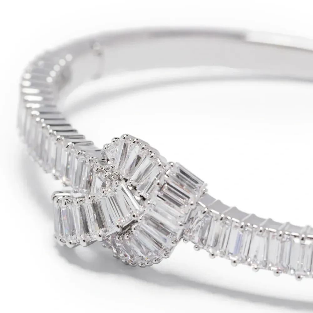 Браслет с узелком