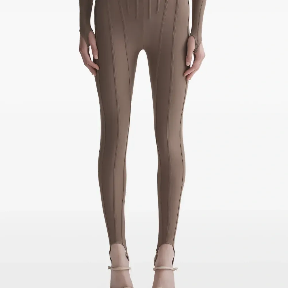 Тайтсы с декоративными швами