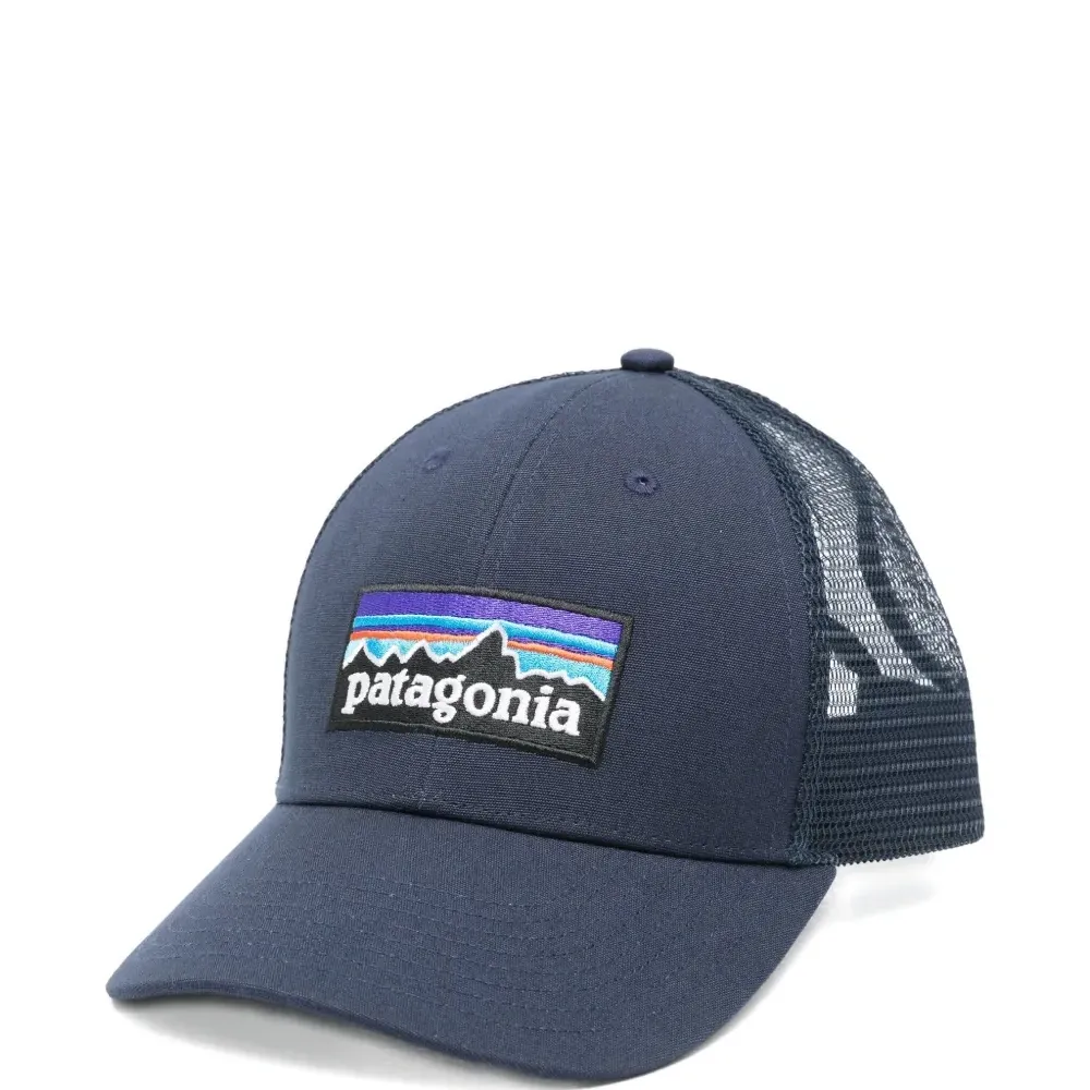 Кепка с логотипом