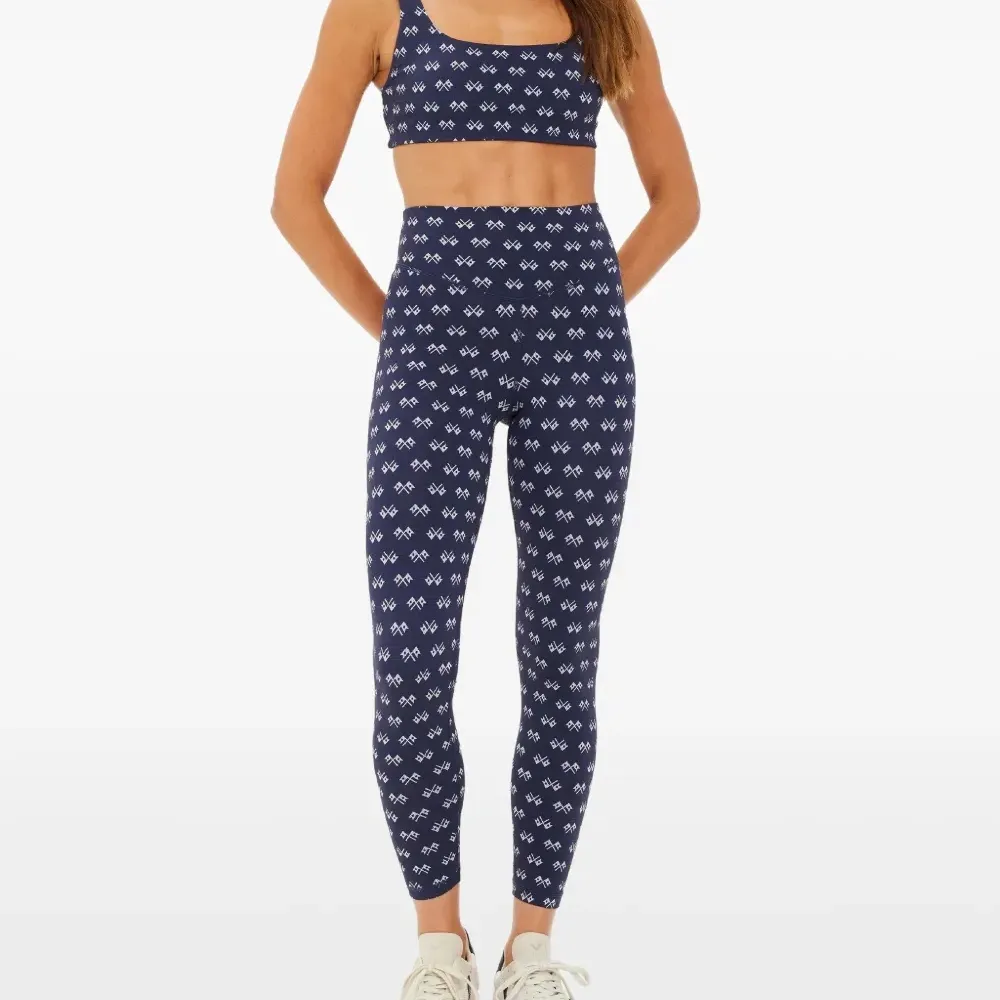 Брюки с завышенной талией и геометричным принтом