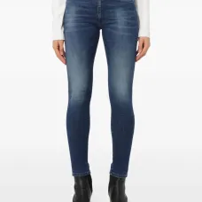 Джинсы с нашивкой-логотипом Джинсы с нашивкой-логотипом