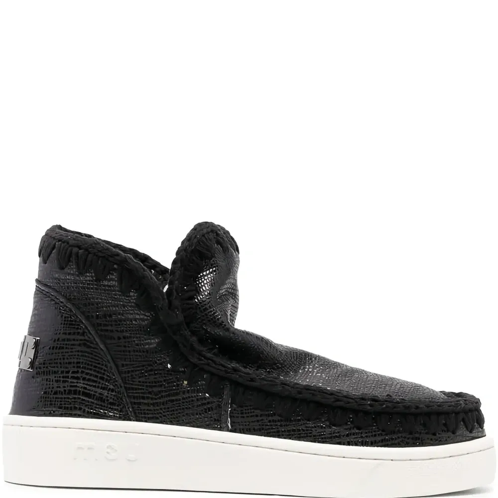 Кеды из зернистой кожи с декоративной строчкой