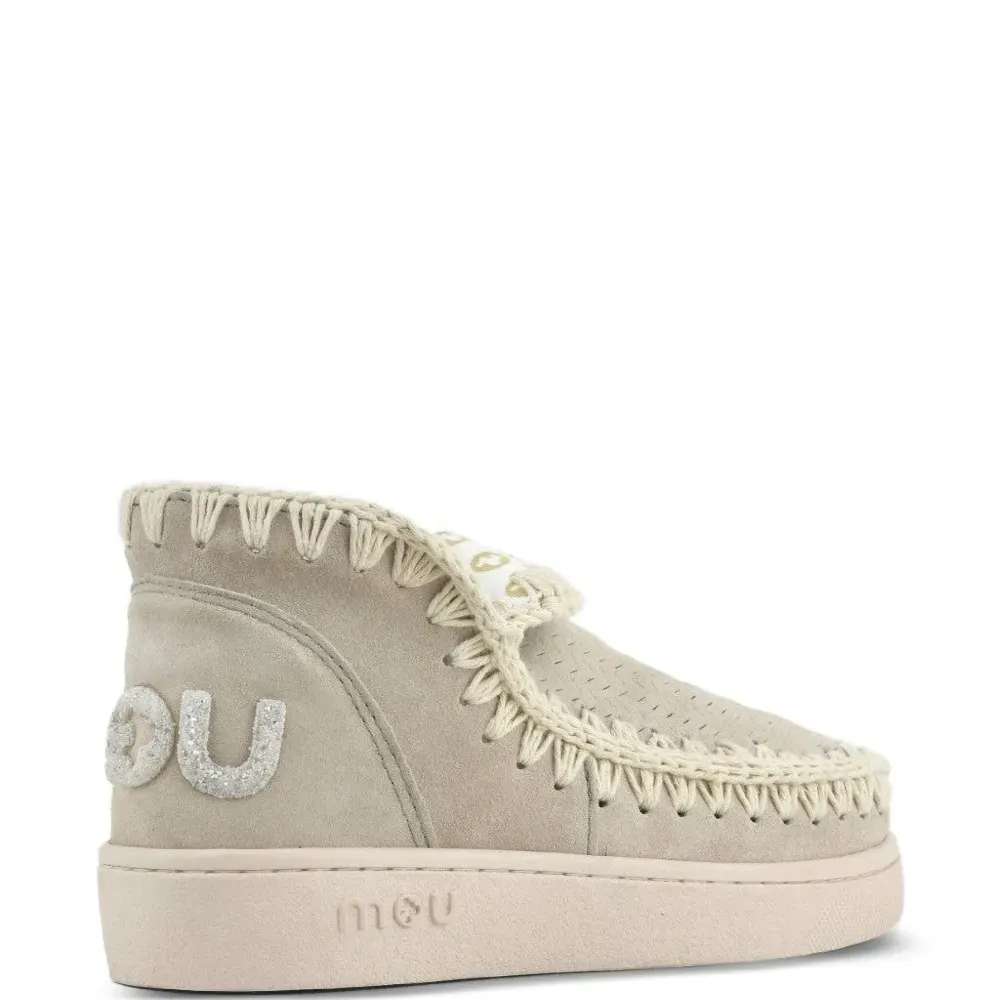 Кроссовки с декоративной строчкой Кроссовки с декоративной строчкой