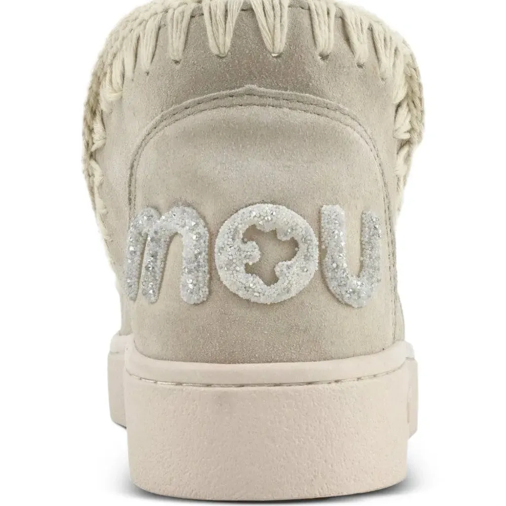 Кроссовки с декоративной строчкой Кроссовки с декоративной строчкой